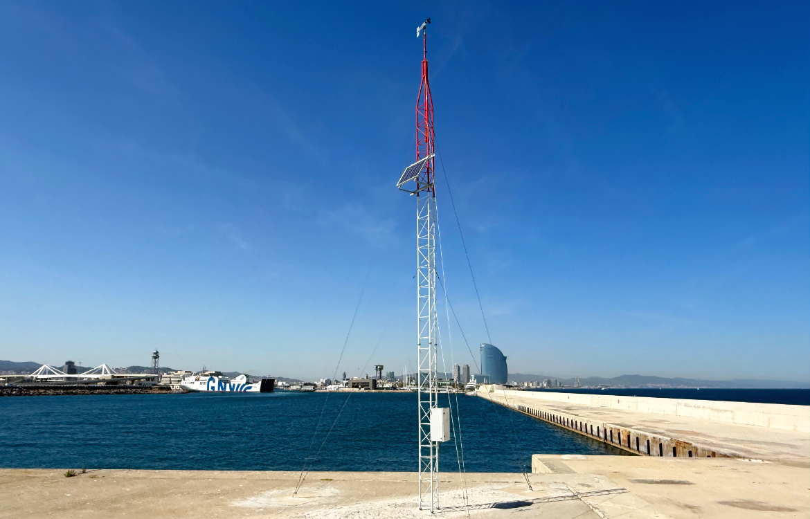 Darrera instala dos estaciones meteorológicas de altas prestaciones para la Autoridad Portuaria de Barcelona Darrera instala dos estaciones meteorológicas de altas prestaciones para la Autoridad Portuaria de Barcelona
