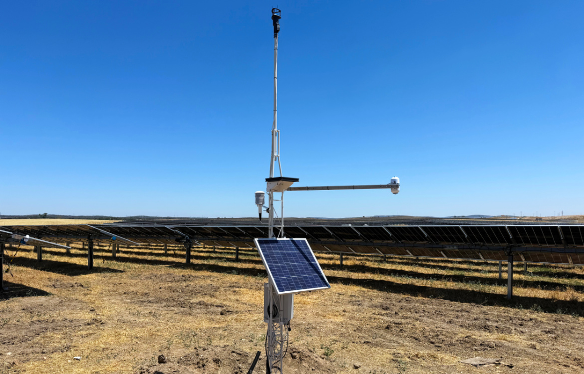 Darrera instala tres estaciones meteorológicas de altas prestaciones 3R AWS100-PV para monitorizar el recurso solar y evaluar el rendimiento de una planta fotovoltaica Darrera instala tres estaciones meteorológicas de altas prestaciones 3R AWS100-PV para monitorizar el recurso solar y evaluar el rendimiento de una planta fotovoltaica