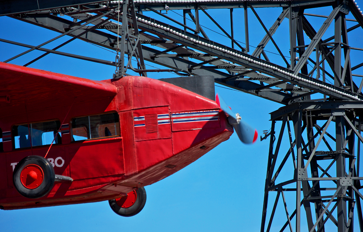 Darrera designs the 3R WT01 Wind Tracker for the Tibidabo Amusement Park (Barcelona)