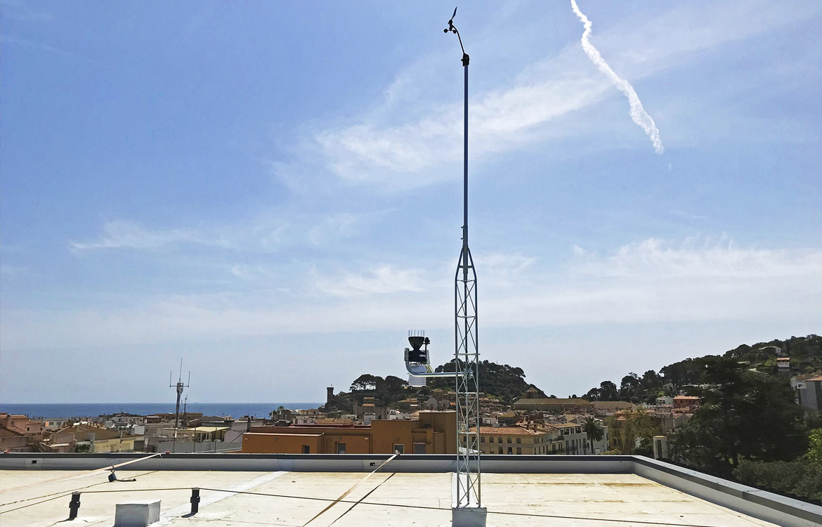 Darrera installs the new municipal weather station of Tossa de Mar