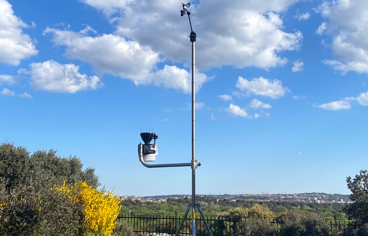 Darrera installs a weather station for educational purposes at the Clara Campoamor school of Alpedrete Darrera installs a weather station for educational purposes at the Clara Campoamor school of Alpedrete