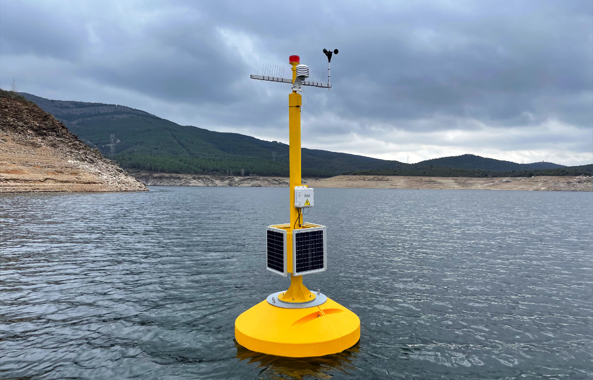 Darrera completa la fabricación, suministro e instalación de una boya de datos para el Canal de Isabel II Darrera completa la fabricación, suministro e instalación de una boya de datos para el Canal de Isabel II