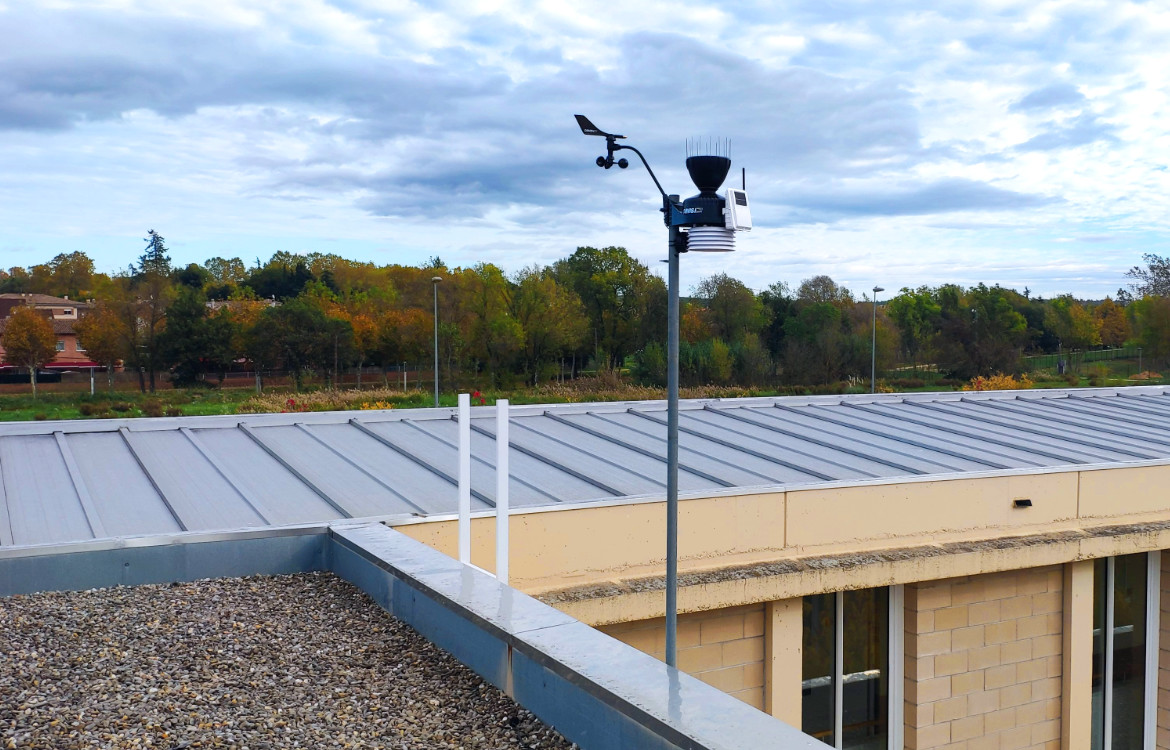 Darrera instala la nueva estación meteorológica Vantage Pro2 para fines educativos del colegio público Institut Vidreres Darrera instala la nueva estación meteorológica Vantage Pro2 para fines educativos del colegio público Institut Vidreres