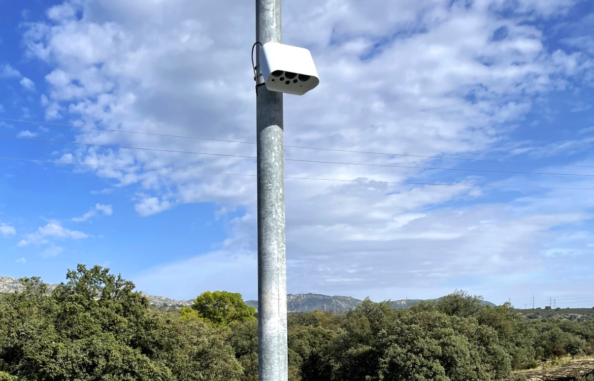 Darrera instala un sensor óptico de estado de la calzada modelo M251 en la autovía A-6 de Madrid Darrera instala un sensor óptico de estado de la calzada modelo M251 en la autovía A-6 de Madrid